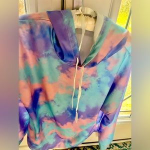 Pastel Dreams: Hooded Tie-Dye Sweatshirt in Stunning Pastel Colors